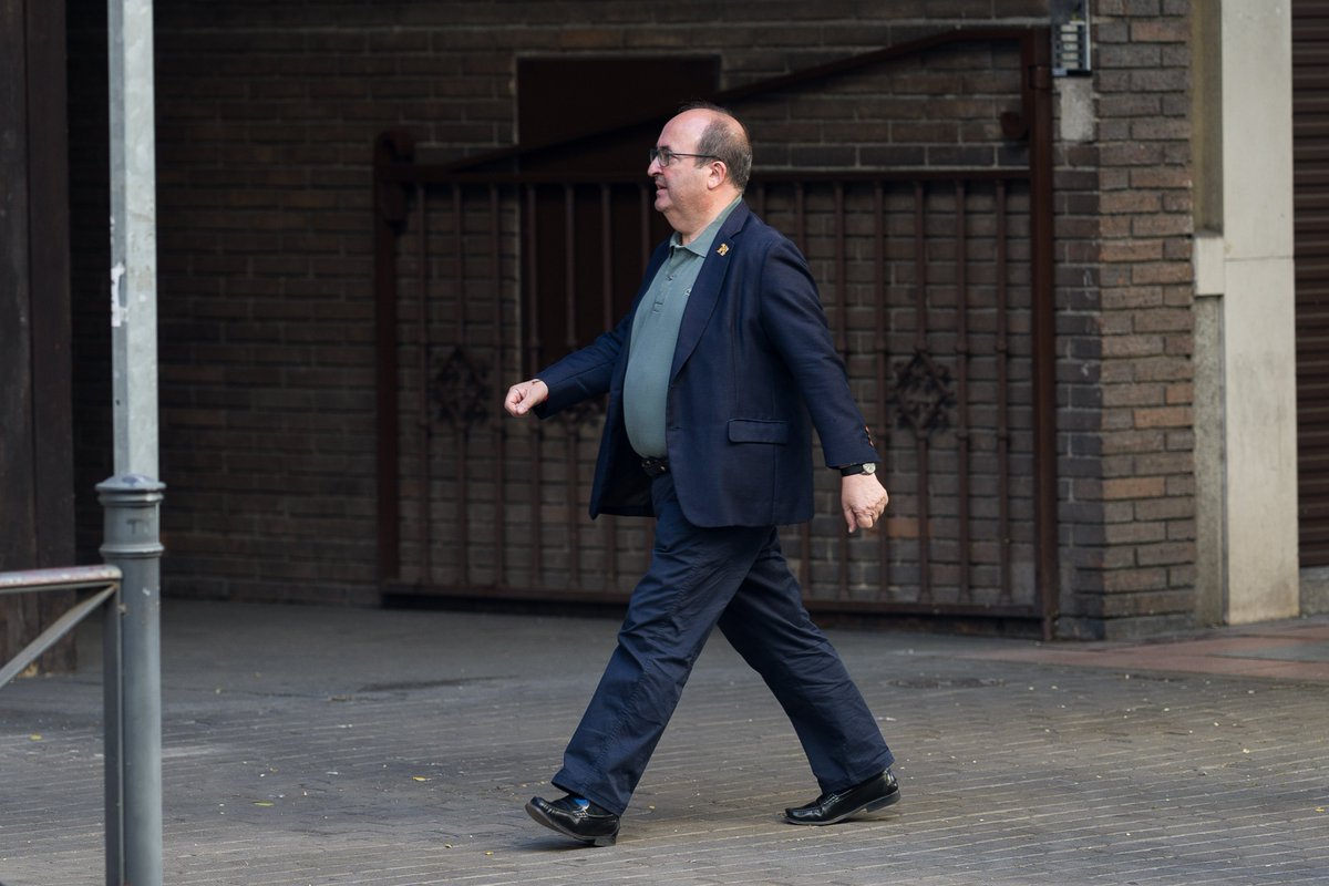 Miquel Iceta, ministro de Cultura y Deporte, pide explicaciones a Rubiales en <a href="/rne/">Radio Nacional</a>:

💬 "Quienes tenemos responsabilidades públicas hemos de ser extremadamente cuidadosos, porque estamos dando un mensaje a la sociedad, y el mensaje es igualdad de derechos, es respeto".