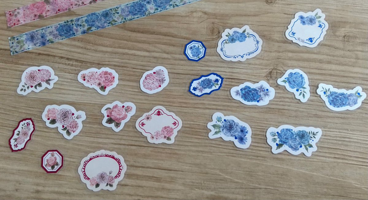 繊細なお花の上品なデザイン。 キラキラの箔押しがアクセント