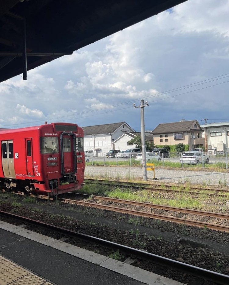 mg__fl0wer__'s tweet image. ジウォンがついさっき去年の7月ってあげてやつ、どこなんだろ？と思って調べてみたら九州みたい✨この列車は福岡〜大分の間を走ってるらしいです！それにしても、浴衣姿のジウォン可愛すぎる💕