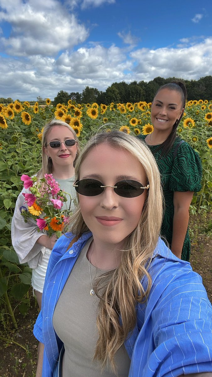 MarieRoseTwins's tweet photo. At The Patch in Milton Keynes over the weekend 💐🌻 #sunflowers #summer #sisterselfie #weekend #MondayMotivation https://t.co/Tb9bpaAfV4