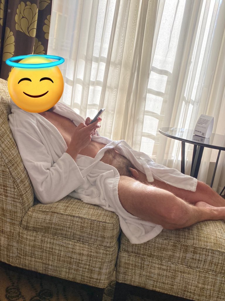#maqueue @maqueuecom #maqueuecom étaient à Bruxelles ce WE, au programme sauna avec des rencontres sympa dans l’obscurité 😜 qui vient nous les faire durcir ? @LesGaysDuNord @TopforY retweet un max les mecs 🥰🥵