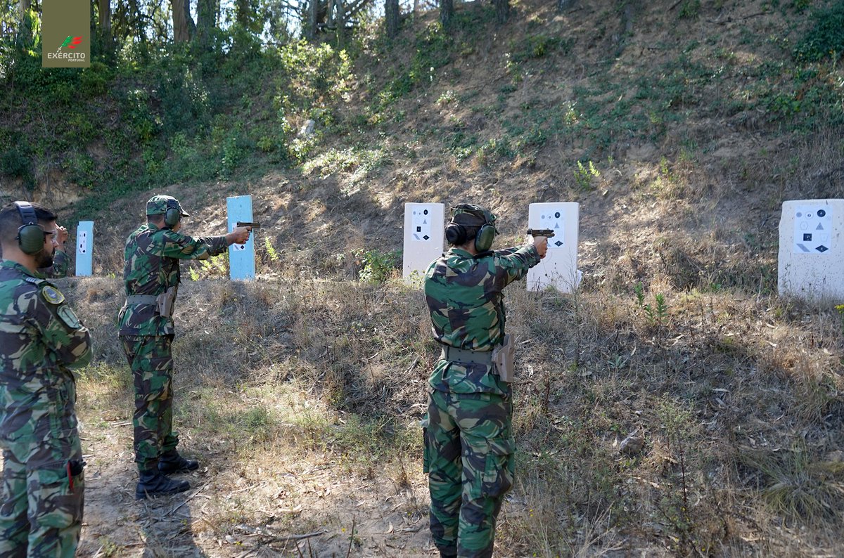 Exercito_pt's tweet photo. 📢O Exército 🇵🇹 ministra ao 1⃣.º Curso Especial de Formação de Oficiais e ao 1⃣.º Curso de Formação de Oficiais de 2⃣0⃣2⃣3⃣ sessões de tiro de Pistola Glock 17 Gen 5 FS.
🔗https://t.co/RSBcYRuuo9
Ao serviço dos Portugueses.
#ExércitoPortuguês #EA #CFO #CEFO @defesa_pt https://t.co/cJ9WggY71C