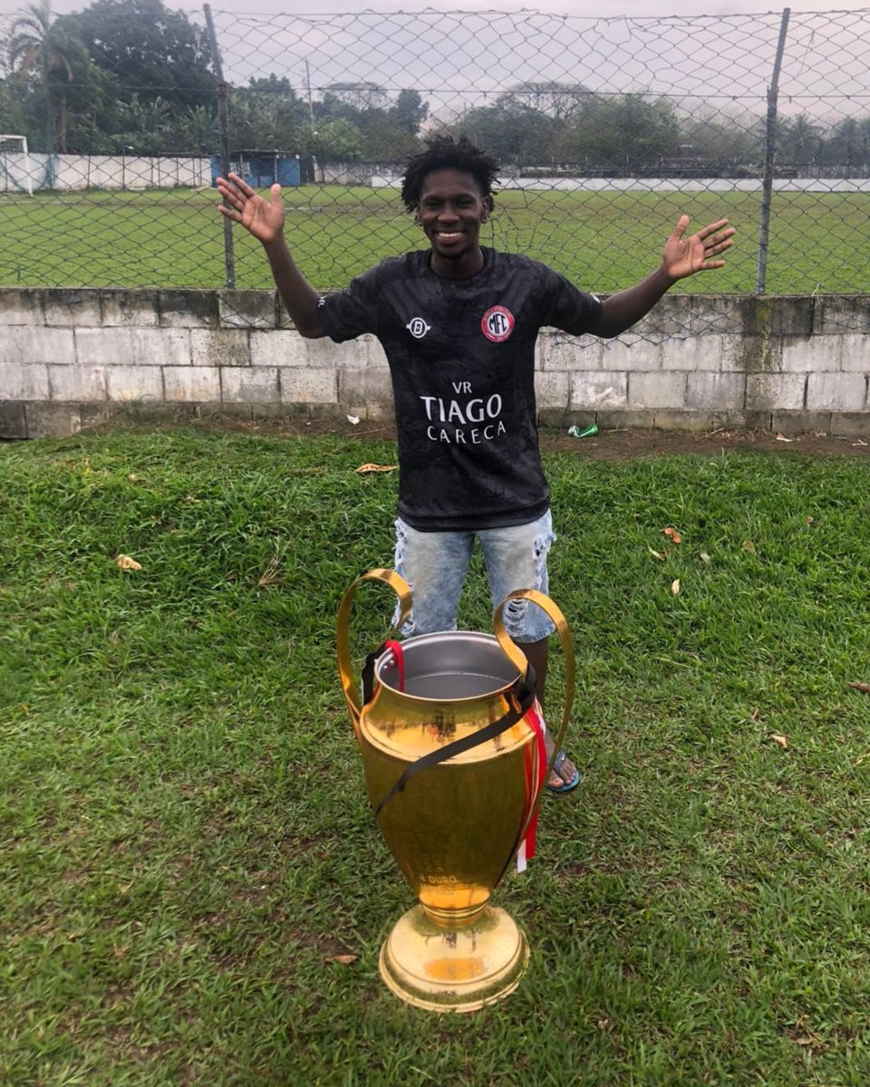 É  Mandela , Mandela , Mandela .🎶

#UnsCriticam
#OutrosElogiam