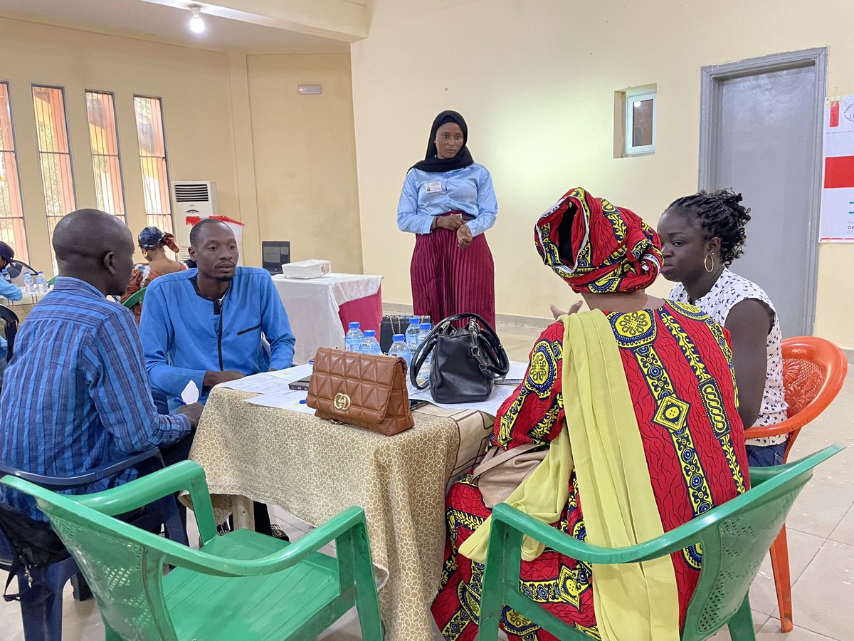 Le Samedi 19 août s’est tenu le 1er Atlier de restitution de l’équipe du #Mali que j’ai eu l’honneur de facilité  avec mon co-facilitateur <a href="/SamerouDiallo/">Samerou DIALLO</a> à la suite de notre #fdf avec <a href="/GoreeInstitute/">Gorée Institute</a> à #Dakar 
<a href="/DoudouDia9/">Doudou Dia</a> <a href="/AissataBocoum20/">Aissata Bocoum</a> <a href="/Femmesetpaix223/">Vivier d’expertise féminin en gestion des conflits</a>