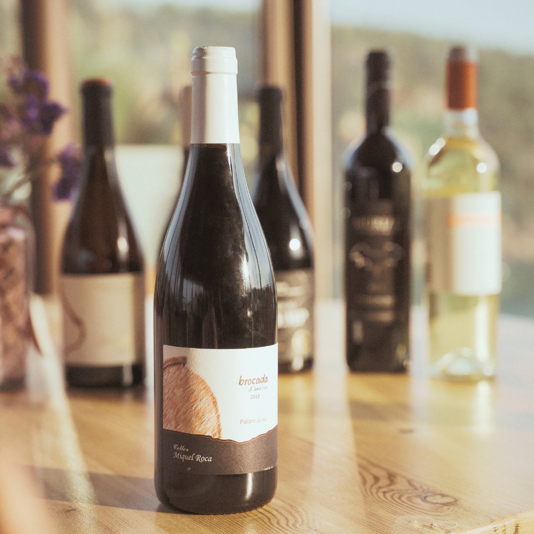 LOQUIOSC (@quiosctalarn) on Twitter photo 🍇 T’agrada el vi? La nostra carta compta amb diversos vins del territori, dels cellers <a href="/CellerMiqRoca/">Celler Miquel Roca</a> @El_Vinyer <a href="/MasGarciaMuret/">Mas García Muret</a> <a href="/TerrerdePallars/">Terrer de Pallars</a> i <a href="/castelldencus/">Castell d'Encus</a>
Et servim blanc o negre?🍷
#loquiosc #restaurant #vi #maridatge #cellers #proximitat #pallars <a href="/pallarsactiu/">Pallars Actiu</a> 🍇 T’agrada el vi? La nostra carta compta amb diversos vins del territori, dels cellers <a href="/CellerMiqRoca/">Celler Miquel Roca</a> @El_Vinyer <a href="/MasGarciaMuret/">Mas García Muret</a> <a href="/TerrerdePallars/">Terrer de Pallars</a> i <a href="/castelldencus/">Castell d'Encus</a>
Et servim blanc o negre?🍷
#loquiosc #restaurant #vi #maridatge #cellers #proximitat #pallars <a href="/pallarsactiu/">Pallars Actiu</a>