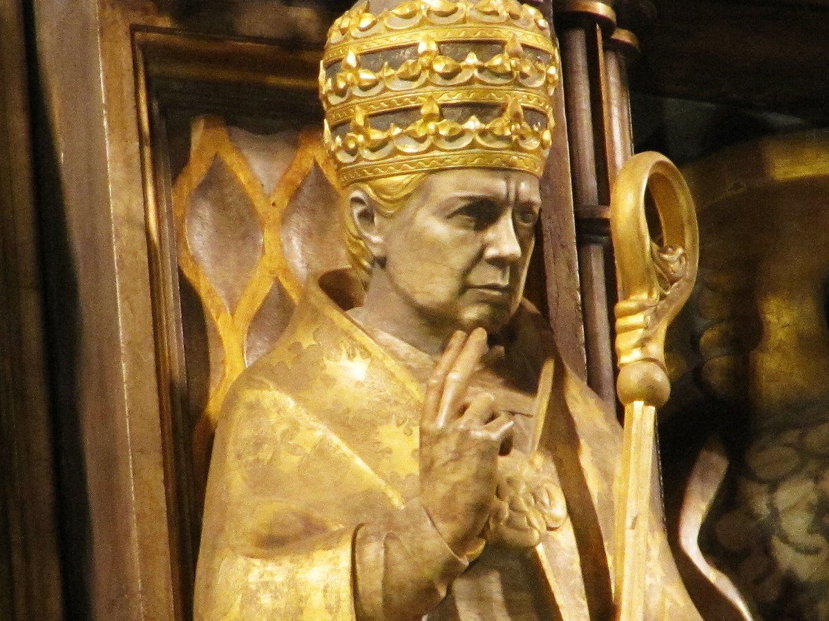 Hoy la iglesia celebra la fiesta de san Pío X. Fue Papa del año 1903 a 1914, y su figura se ha convertido en modelo y guía para el clero. El lema de su pontificado fue “Instaurar todas las cosas en Cristo”. 
*Esta imagen la puedes contemplar en el retablo de #Torreciudad.