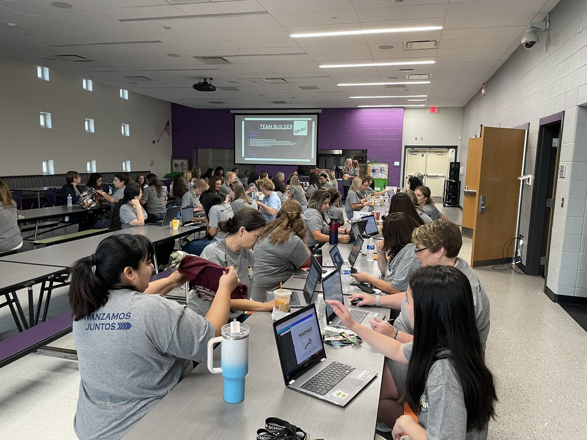 Our annual <a href="/D99Cicero/">Cicero District 99</a> We Move Forward Together/Avanzamos Juntos Tour ‘23….First stop Warren Park School!  #ignite99 #avanzamosjuntos