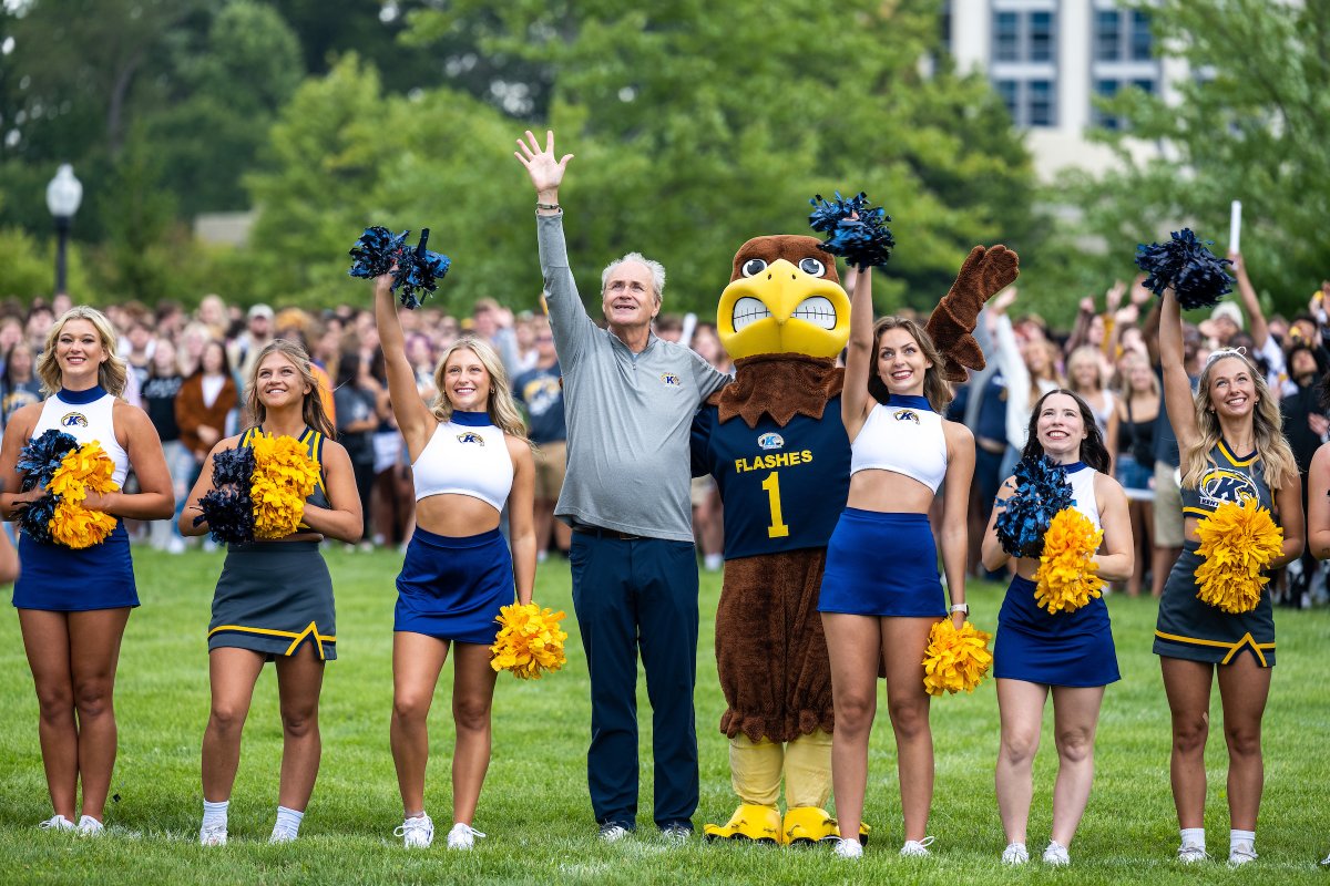 KentState's tweet photo. Happy first day of classes, Golden Flashes! It's all up from here. 😎 https://t.co/cVxsUMOCbe