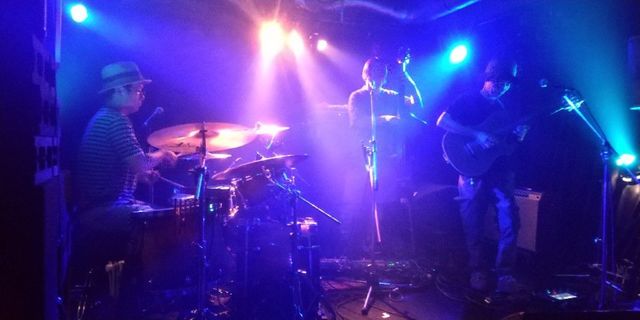 ommaama's tweet photo. 8/20ライヴその2は #LOOPPOOL / #MIDORINOMARU at 渋谷HOME。凄く贅沢な組み合わせ。
今年初めてのLoop Pool。心に沁みる。
そして今年2度目のMIDORINOMARU。三星氏のご子息が来ていて和んだ。
新曲も聴けたしニューアルバムが10月に出る見込みだし、そうなると多分リリースライヴなどもあると思われ https://t.co/zQg6UGZub8