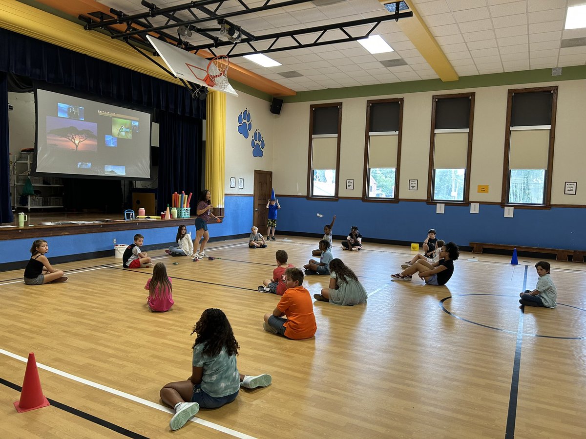 DrHBeaulieu's tweet photo. The Wildcats of @JCWestElem are so happy to be back together for an awesome 23-24 school year! 💙 #BackToJCSchools https://t.co/PqLqcJ0rO0
