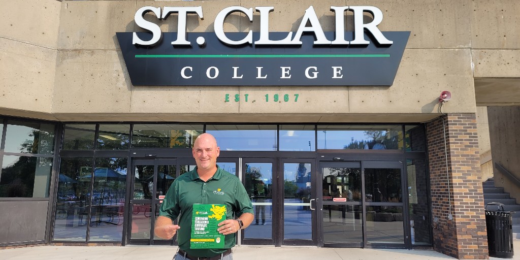 StClairCollege's tweet photo. Ready to take your education and professional skills to the next level? St. Clair's Continuing Education and Corporate Training offers workshops, certificates, micro-credentials, and more! Invest in yourself and your future - explore the options today! 
👉https://t.co/iqDIPeiao9 https://t.co/9ygWeiFmdE