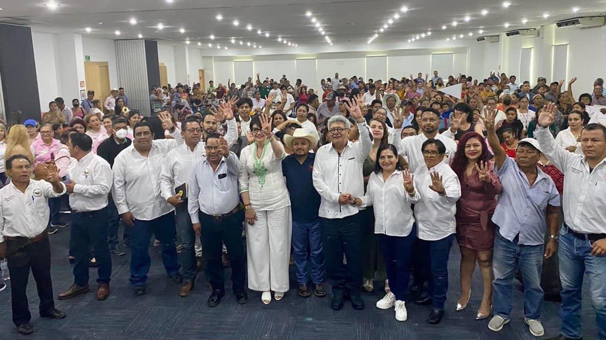 PlacidoMorales_'s tweet photo. Con la diputada Magdalena Nuñez Monreal asistimos a un Encuentro de Ciudadanos chiapanecos. La coordinación entre el #PartidoDelTrabajo y la #CONFENACAM ha crecido y deja frutos para #Chiapas. Seguiremos trabajando en unidad y coordinación para consolidar la #4T https://t.co/nVRe4HXZK7