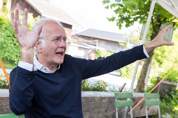 DirtyHarry_tv's tweet photo. Wie wechselt ein Macho wie ich eine Glühbirne aus? 

Gar nicht, soll die Alte doch im Dunkeln putzen. https://t.co/Y3ptWfO4xe