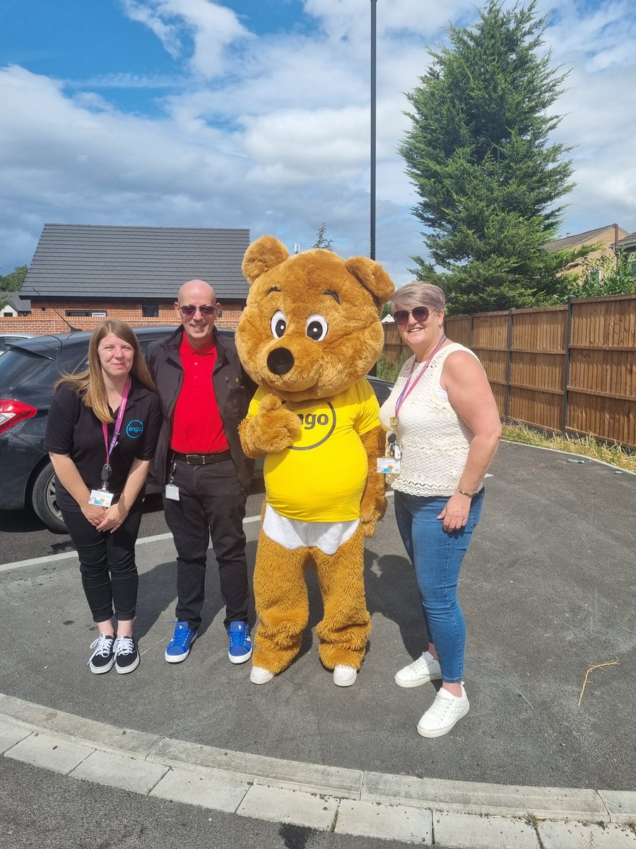 @ongoUK #marvellousmondays engaging with tenants in Dunscroft, Ongo bear loving the sunshine