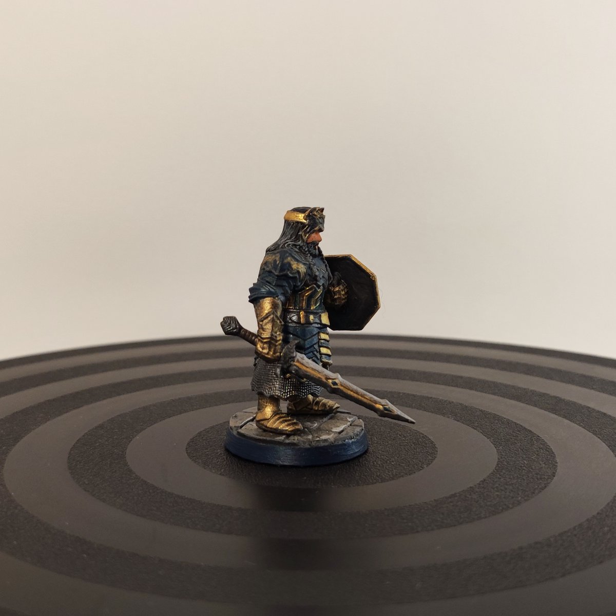 edcolangeli's tweet photo. Resin mini inspired by #KingThror from #thehobbit painted for a friend.
The gold and the blue really go well together on this miniature. #miniaturepainting #miniatures #painting #LOTR #dwarf #dwarfking #fantasy #RoP #Tolkien #LordOfTheRings #hobbit https://t.co/vpiYwe4l9j