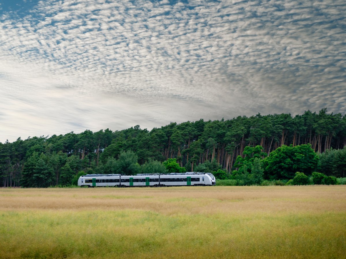 Today, in Chemnitz, Germany, we have presented the first #batterytrain developed by Alstom to the public. Quiet, clean and fast – these beauties will replace diesel trains and start passenger service on the Chemnitz-Leipzig line in 2024. 

🔋📰 ow.ly/I64i50PBlzl