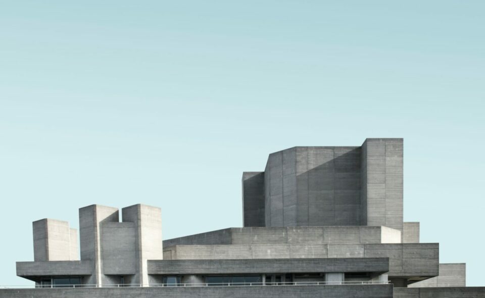 AestheticaMag's tweet image. #BrutalistArchitecture

Brutalist architecture emerged in the late 1940s. Its significant features include monolithic forms, expressive structures, rough surfaces and unusual shapes.

Here we compile a list of sites that incorporate various characteristics of the architectural…