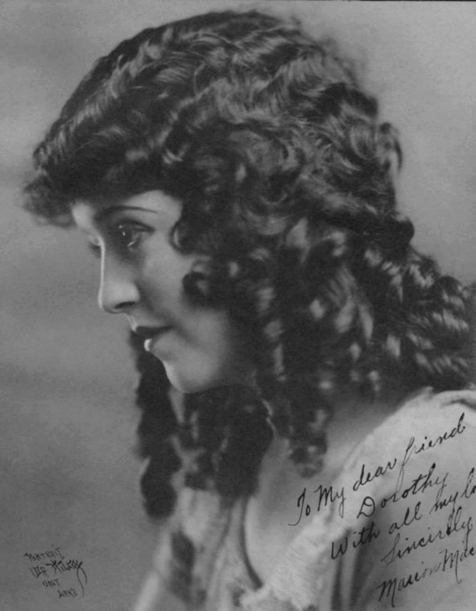 𝐀ctrice 𝐝𝐮 𝐉our 

𝐌𝐚𝐫𝐢𝐨𝐧 𝐌𝐚𝐜𝐤
Actrice Scénariste Américaine Née en 1902 

#MarionMack c'est 𝟏𝟎 𝐅ilms entre 1921 et 1940

#ActriceDuJour #actress #actrice
#culte #AlbertAustin #BusterKeaton  #cinegenres 

𝐄n 𝐒avoir  𝐏lus:
youtu.be/VRVOaMuK7js