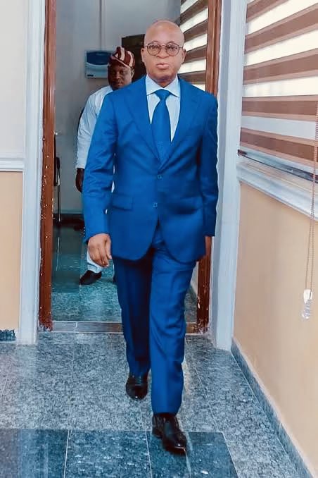 OSIPA8's tweet photo. Big congratulations to Alhaji (Dr) Adegboyega Isiaka Oyetola as he assumes office of the Honourable Minister of Marine and Blue Economy, Federal Republic of Nigeria.

@DeeOneAyekooto https://t.co/j18fBtadbR