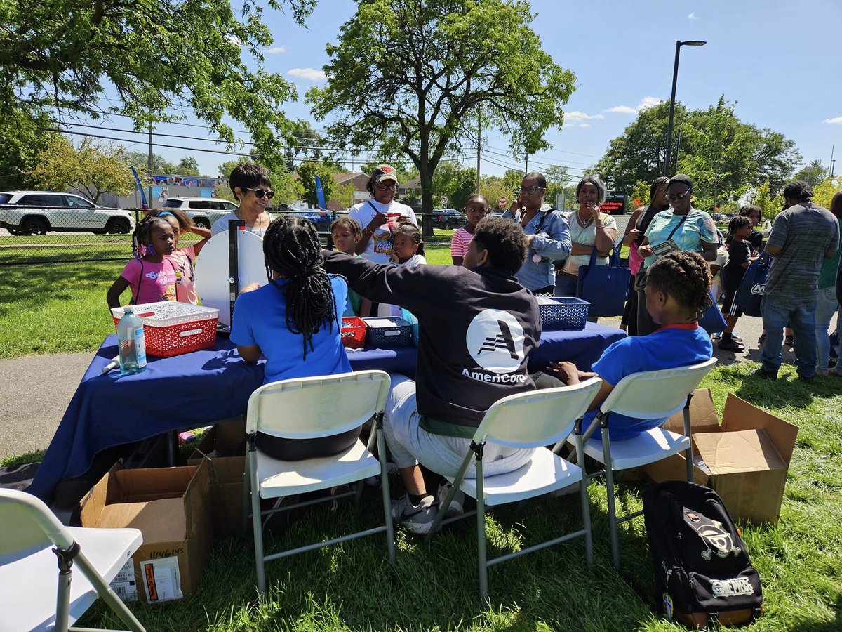 AMUSproject's tweet photo. Always serving within our community!! #service #metrodetroit https://t.co/0OLhHZRje7