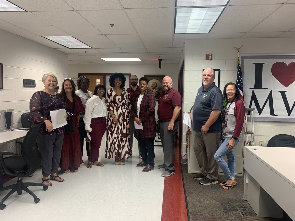 FCPSR3's tweet photo. @MVMAJORS ready for the first day! https://t.co/ueeNHrfcjF