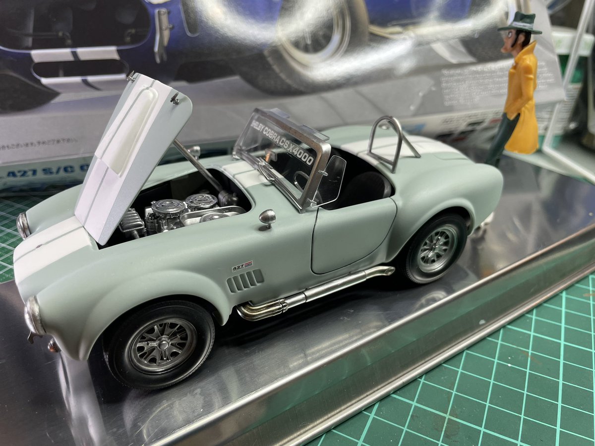 emplus3's tweet photo. シェルビーアメリカン コブラ
完成。初めて作った、マジかっけぇ
 #とっつぁんを添えて
 #カープラモ
 #プラモデル
 #銭形警部
 #コブラ
 #乗りてぇ https://t.co/Qhz3F2joj8