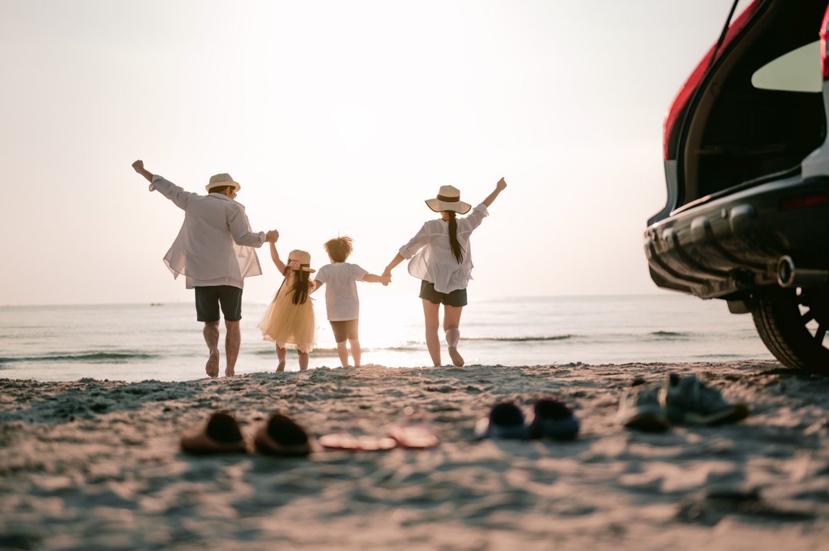 EducatorsFG's tweet photo. Summer days are all about relaxation, but don't forget to practice safe spending habits! Protect your credit by refreshing yourself with these helpful tips.  https://t.co/oCE9zzdZnD https://t.co/0JHKutjVjY
