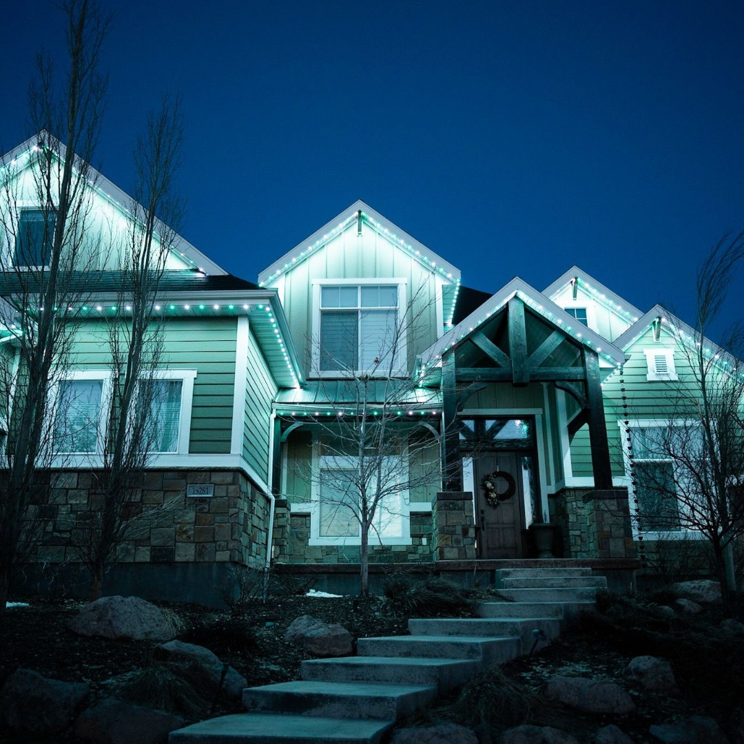 JF_Lighting's tweet image. Dress your home up at night with JellyFish Lighting! 💡 Thousands of beautiful colors and patterns with the option of adding cool effects! 😄 #LotsToChooseFrom #InspireYourHome #FullyCustomizable