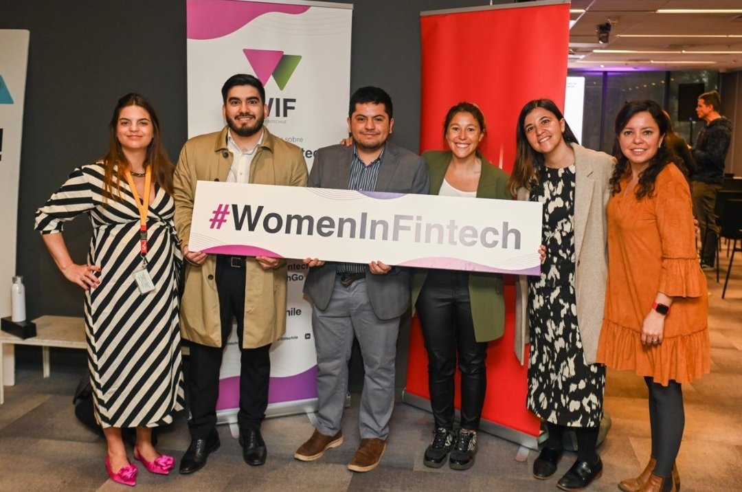 UKinChile's tweet image. Esperamos seguir trabajando con @fintech_chile por la igualdad de género y celebramos el aporte de mujeres a la #leyfintech 🇨🇱 Queremos compartir la experiencia británica, que ofrece oportunidades en un entorno donde la innovación es valorada y recompensada. 🇬🇧