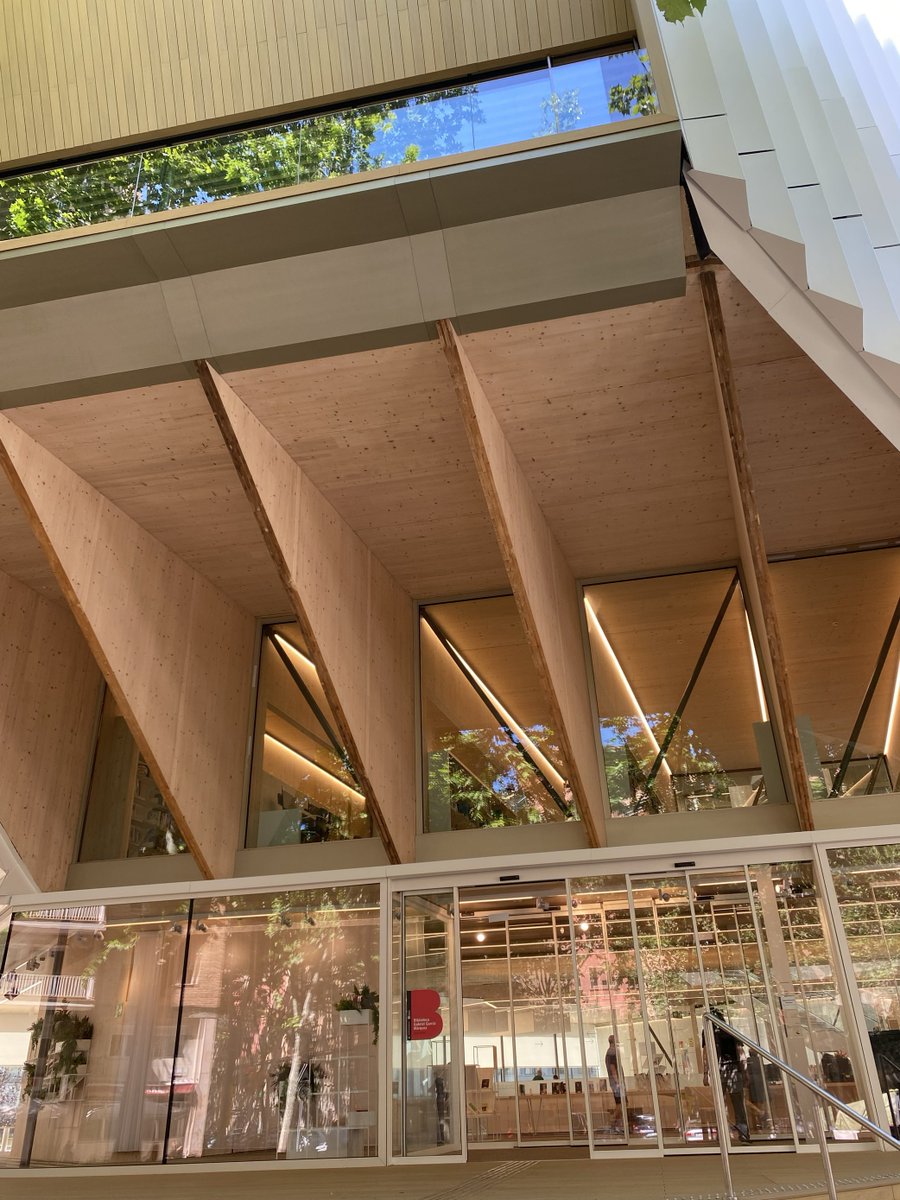 La biblioteca del meu barri, la Gabriel García Márquez, ha rebut el premi a la millor biblioteca pública del món. Quin orgull.