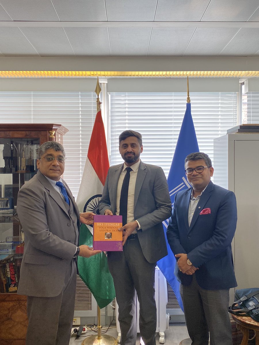 VishalVSharma7's tweet photo. To discuss 45COM of the #WHC, DPD of #SaudiArabia Mr. Nasser Alsubale visited PDI. Gifted him a copy of Iyengar #Yoga, the philosophic Sanskrit text the #BhagavadGita &amp; info-brochure on #India - land of philosophy, #P2G2 (Pro-People Good Governance). 
🇮🇳 🇸🇦 🇺🇳 https://t.co/rX1nr06GEU