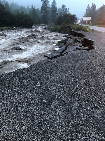 nevadadotvegas's tweet photo. UPDATE: SR-157 (Kyle Canyon Rd) is closed at SR-158 (Deer Creek Rd) due to flood damage. Crews are assessing the situation. There is no updated estimate for reopening at this time. https://t.co/reh0rvuIme