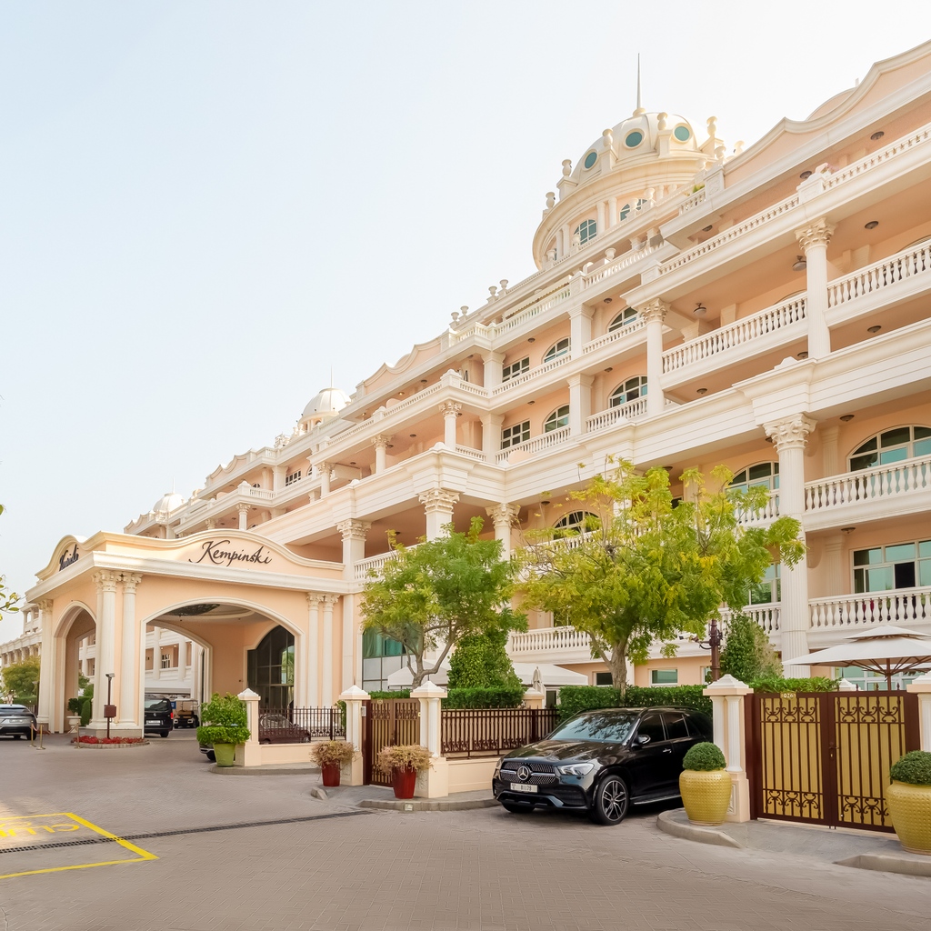 In life’s grand tapestry, indulge in opulence divine. Treat yourself to a view so beautiful, a stay at #KempinskiPalm Jumeirah awaits.

#Kempinski #PalmJumeirah #DubaiSummer #SummerVibes #LuxuryEscape #BeachResort #UAEGetaway