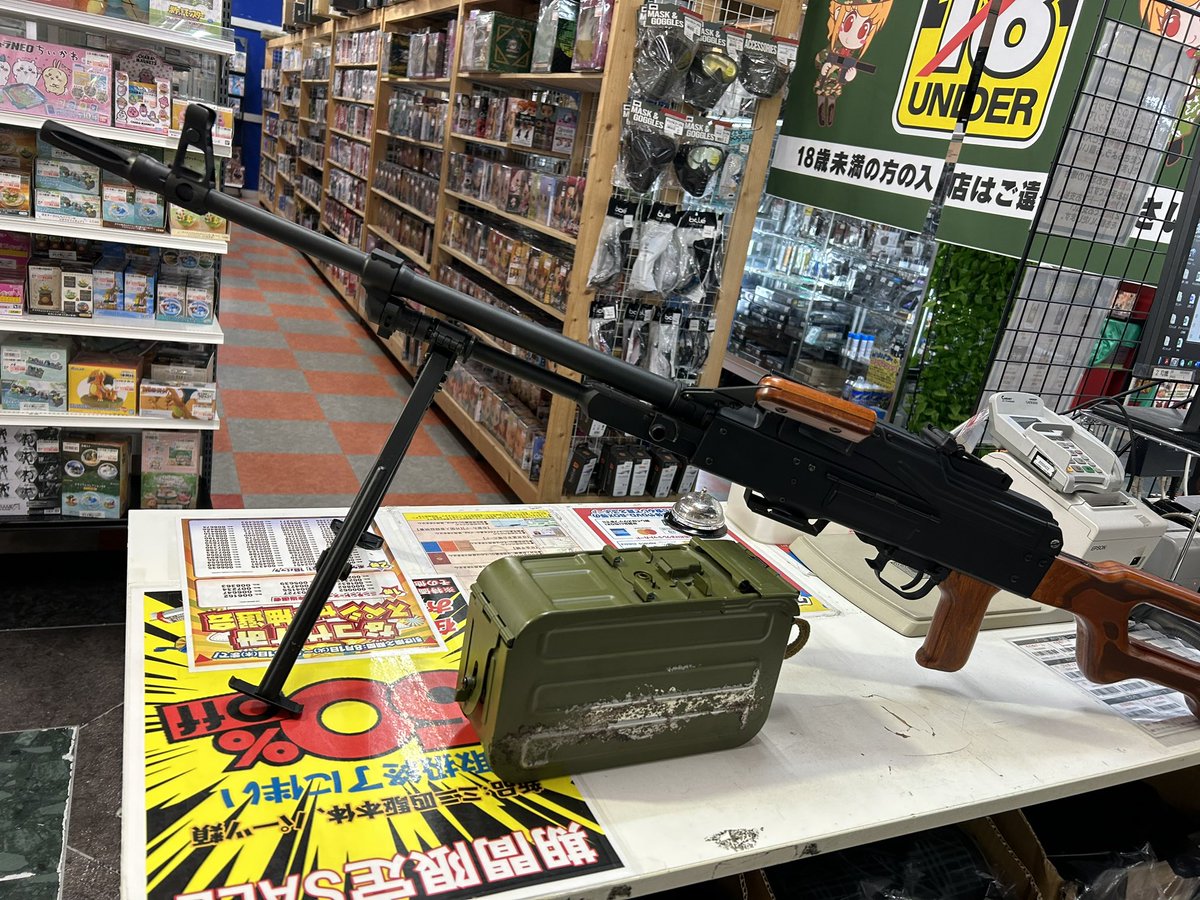 A&K製「PKM軽機関銃」です… リアルウッド仕様 前のオーナー様は押入れ 