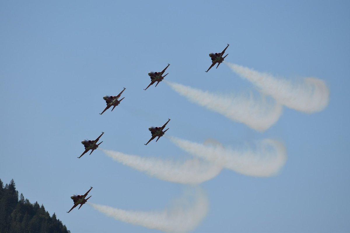 Roger_Schweiz's tweet photo. #zigerairmeet 2023 #patrouillesuisse https://t.co/i8yXPy5vnL