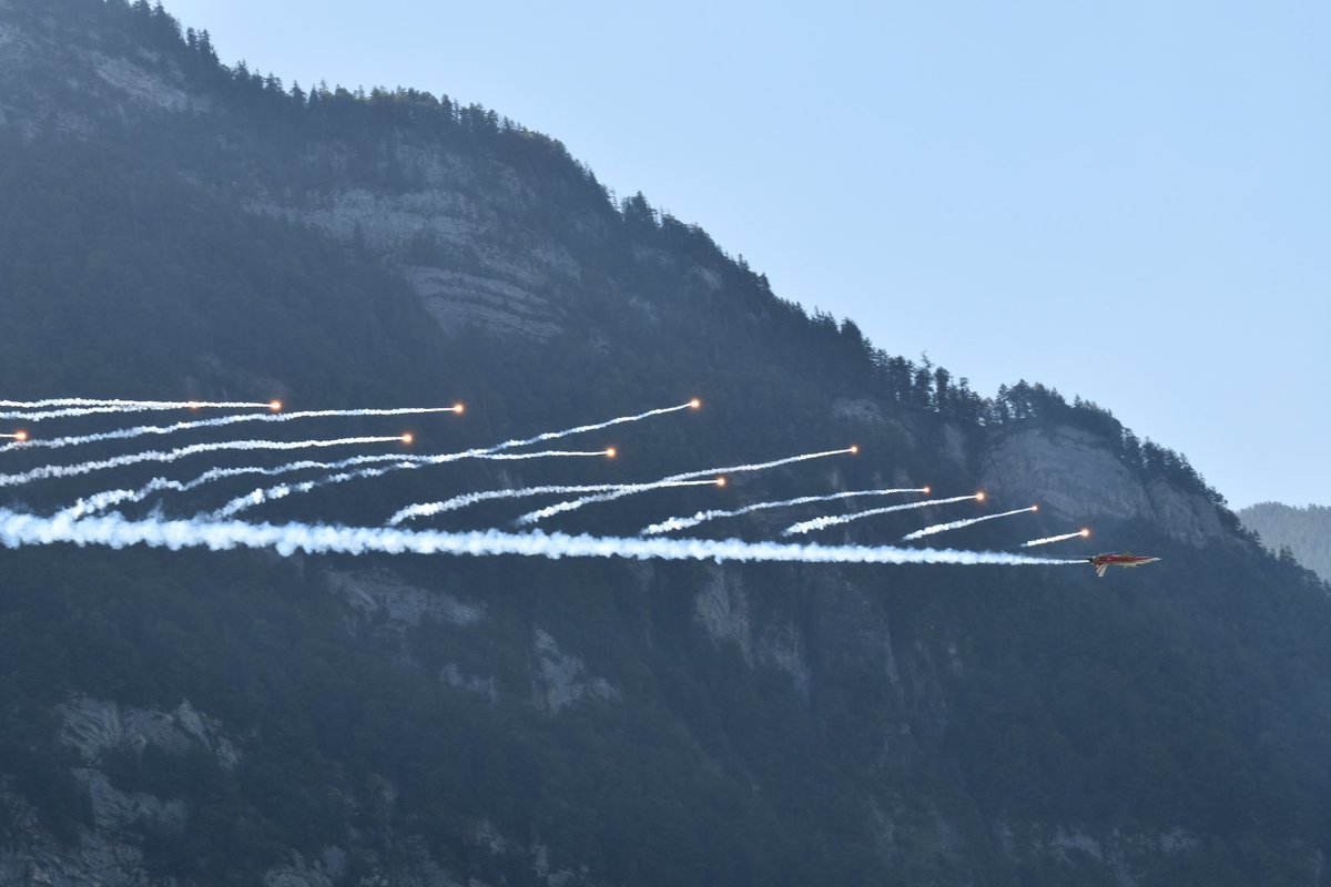 Roger_Schweiz's tweet photo. #zigerairmeet 2023 #patrouillesuisse https://t.co/i8yXPy5vnL