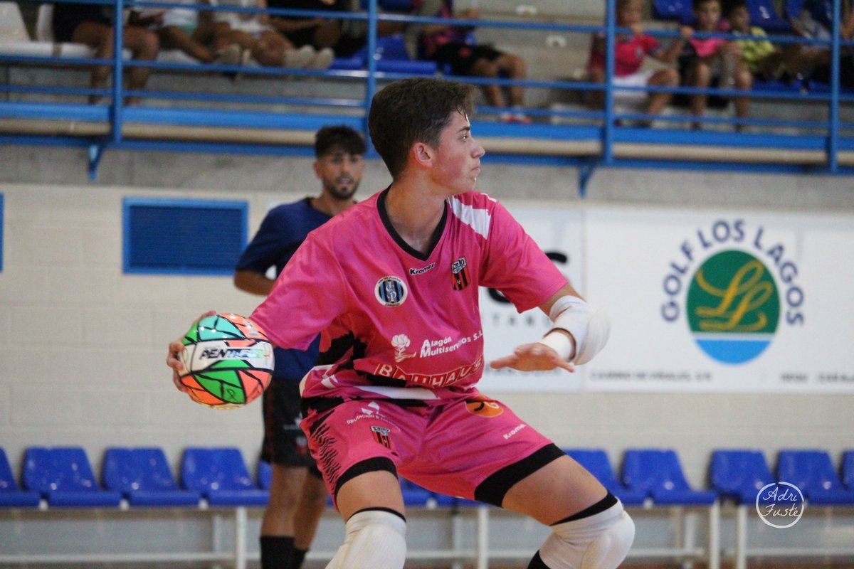 WanapixSala10's tweet photo. 🆕El partido del sábado acogió el debut, aunque no en partido oficial, de David Marín con el primer equipo

Los 20 minutos de la segunda parte del partido contra @CDPINSEQUE fueron los primeros del joven portero con el primer equipo del club

📸 Adriana Fuste

#VolvemosMásFuertes https://t.co/sJbkYEGXSS