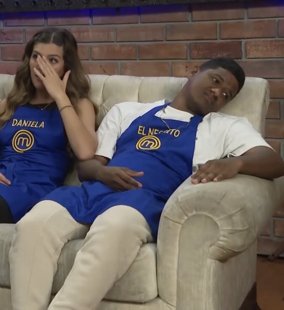 ccuavasb's tweet photo. Esta soy yo esperando que saquen a Carolina y a Diego 🥱 #MasterChefCelebrityColombia https://t.co/2W56JmoAZT