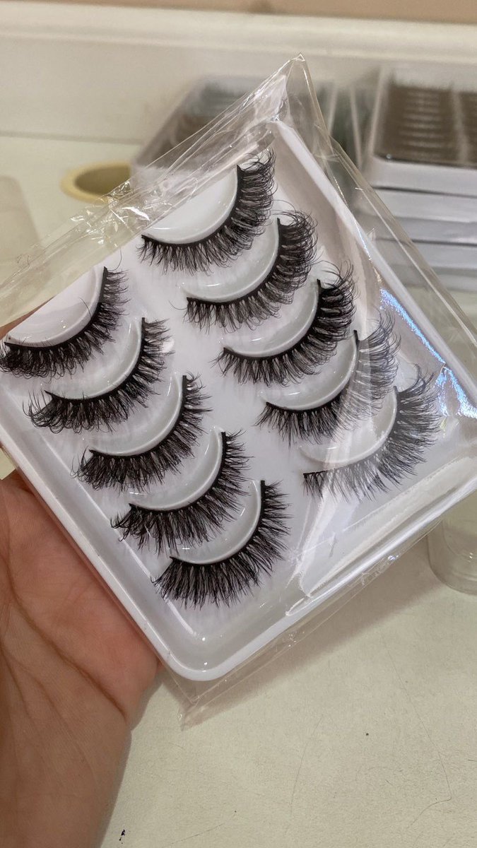 DaraMakeUp1's tweet photo. 5 pares de Cílios Postiços 
Promoção de 35,00 por 25,00 ✨🛍 https://t.co/qFdqf0jQBS