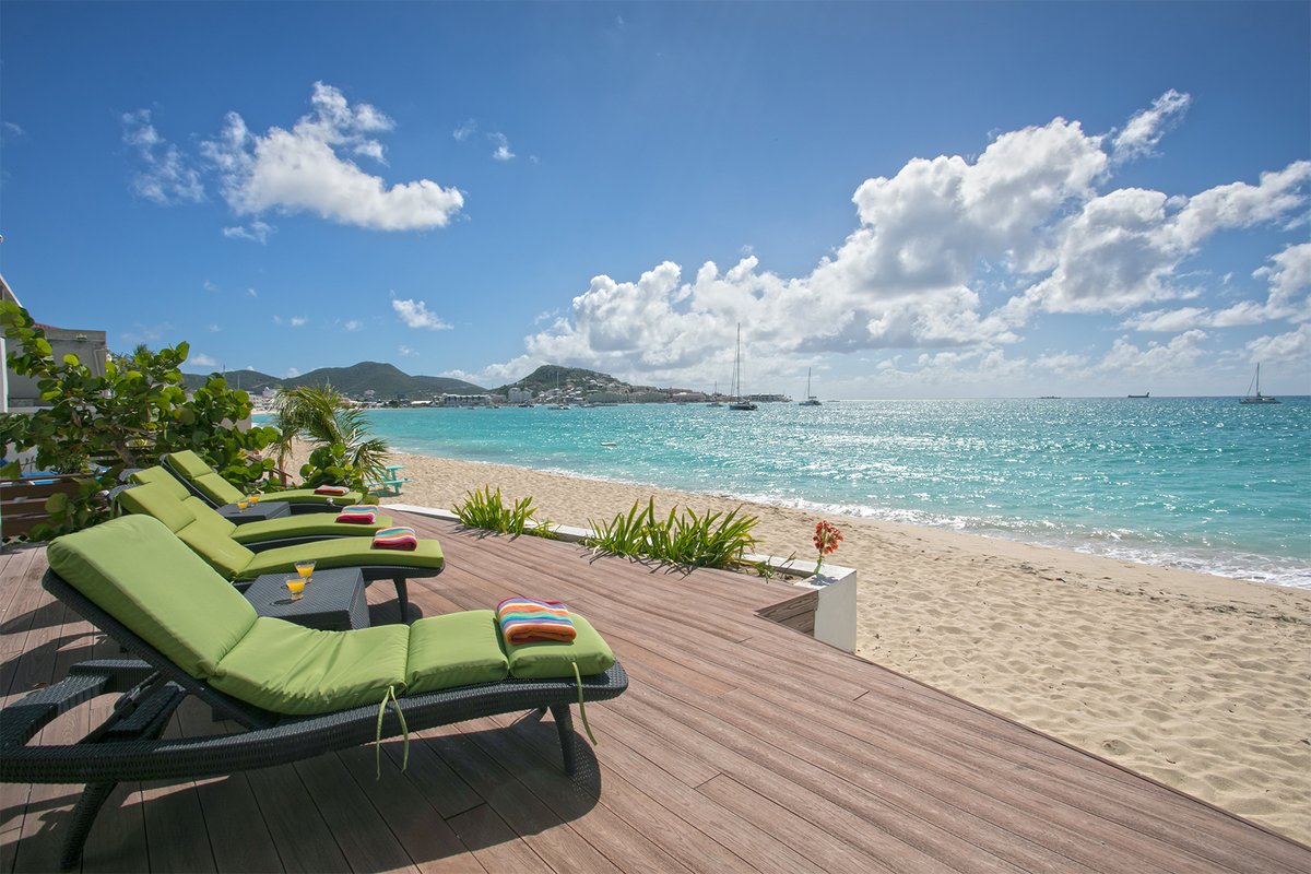 SXMSIR's tweet photo. Experience a luxurious stay with breathtaking sea views at Vittoria, our 6 bedroom villa in Simpson Bay, St. Maarten. Surround yourself with the beauty of Caribbean! #VittoriaVilla #SimpsonBay #StMaarten #luxuryvacation #oceanview #sxm https://t.co/WLKy6lIa7b https://t.co/jlgHR9RsqX
