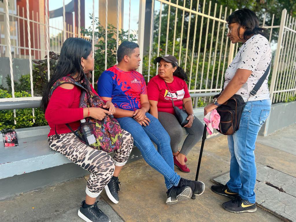 #21Ago Qué bueno es arrancar la mañana con un buen conversaíto con nuestra gente para hablar de sus anécdotas, el trabajo colectivo y de las cosas buenas que tiene la vida. Así somos las y los venezolanos de bien, echados pa’ lante y siempre dispuestos a escucharnos y