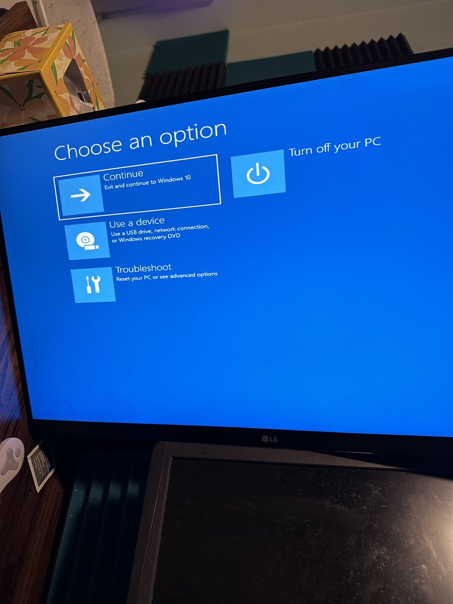 Woke up with the intention of streaming for once and am greeted with this, I wanna go back to bed 🫠