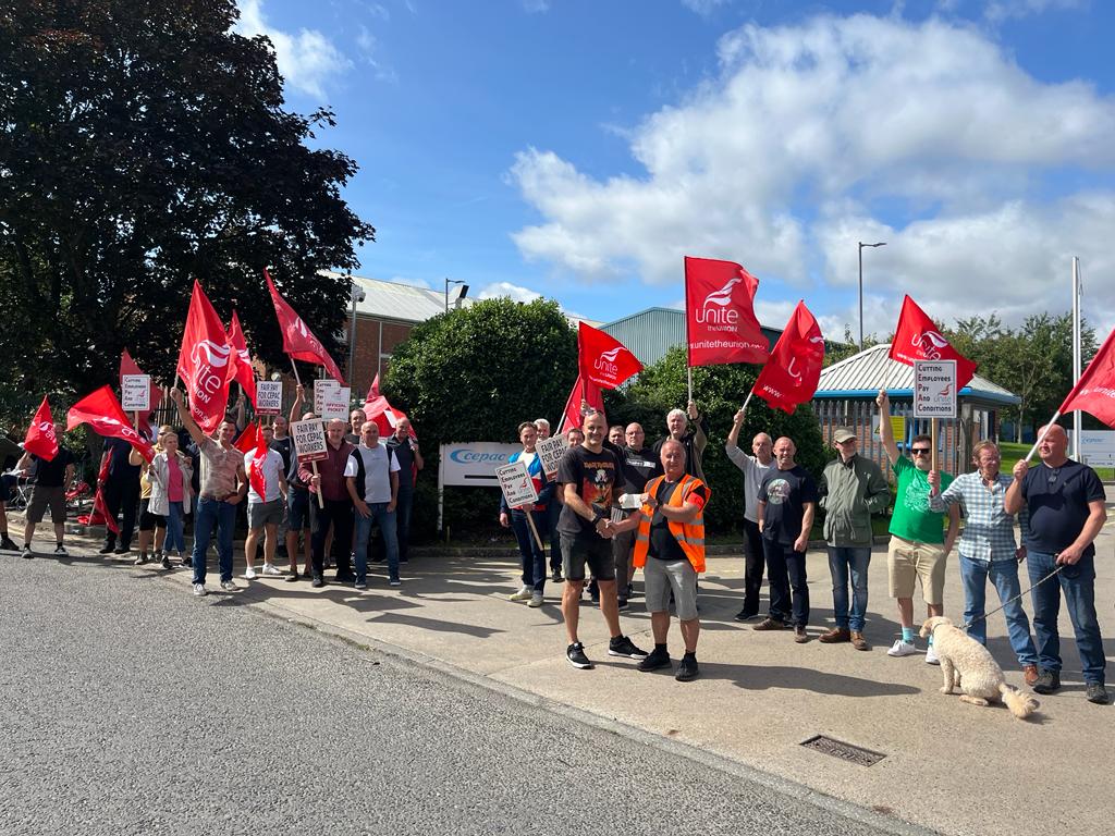 UniteNEYH's tweet photo. 🚨 Strike Action 🚨

Thank you to all our members at Svizer Marine NE/301/3 Branch and their Secretary, Mark

Today, Mark attended the picket line with our members on strike at Cepac and donated an incredible £500 to their strike fund. 

#Solidarity #JobsPayConditions https://t.co/AHnyeIX9k9