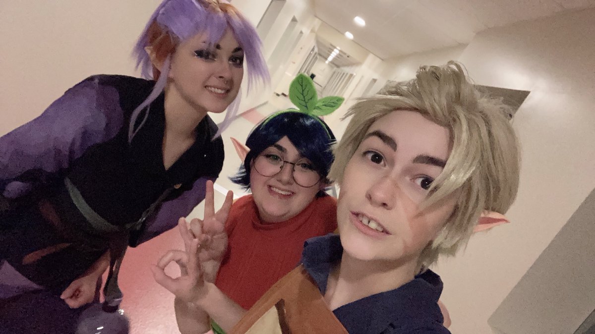 ZephyrusCos's tweet photo. A selfie from every group this weekend ⭐️ I love these nerds very very much #AnimeMagic https://t.co/q524kS77Uw