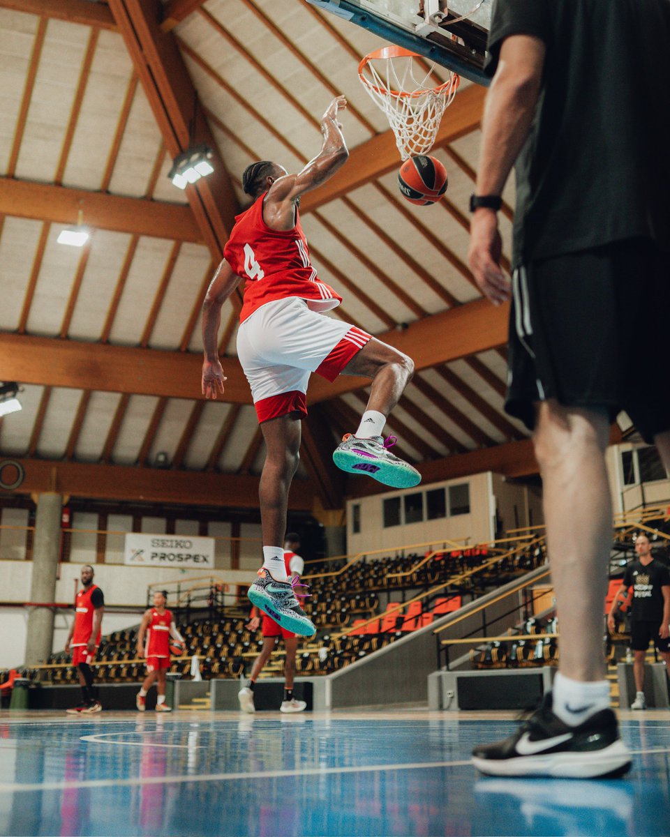 ASMonaco_Basket's tweet photo. 🤝 A Bormio, le groupe monégasque peut compter sur des partenaires d'entraînement 🏀

👥️ Rudy Demahis-Ballou, Giovan Oniangue, Sekou Doumbouya et Nemanja Gordic s'entraînent avec l'équipe 🔴⚪️ https://t.co/FsJraole9Z