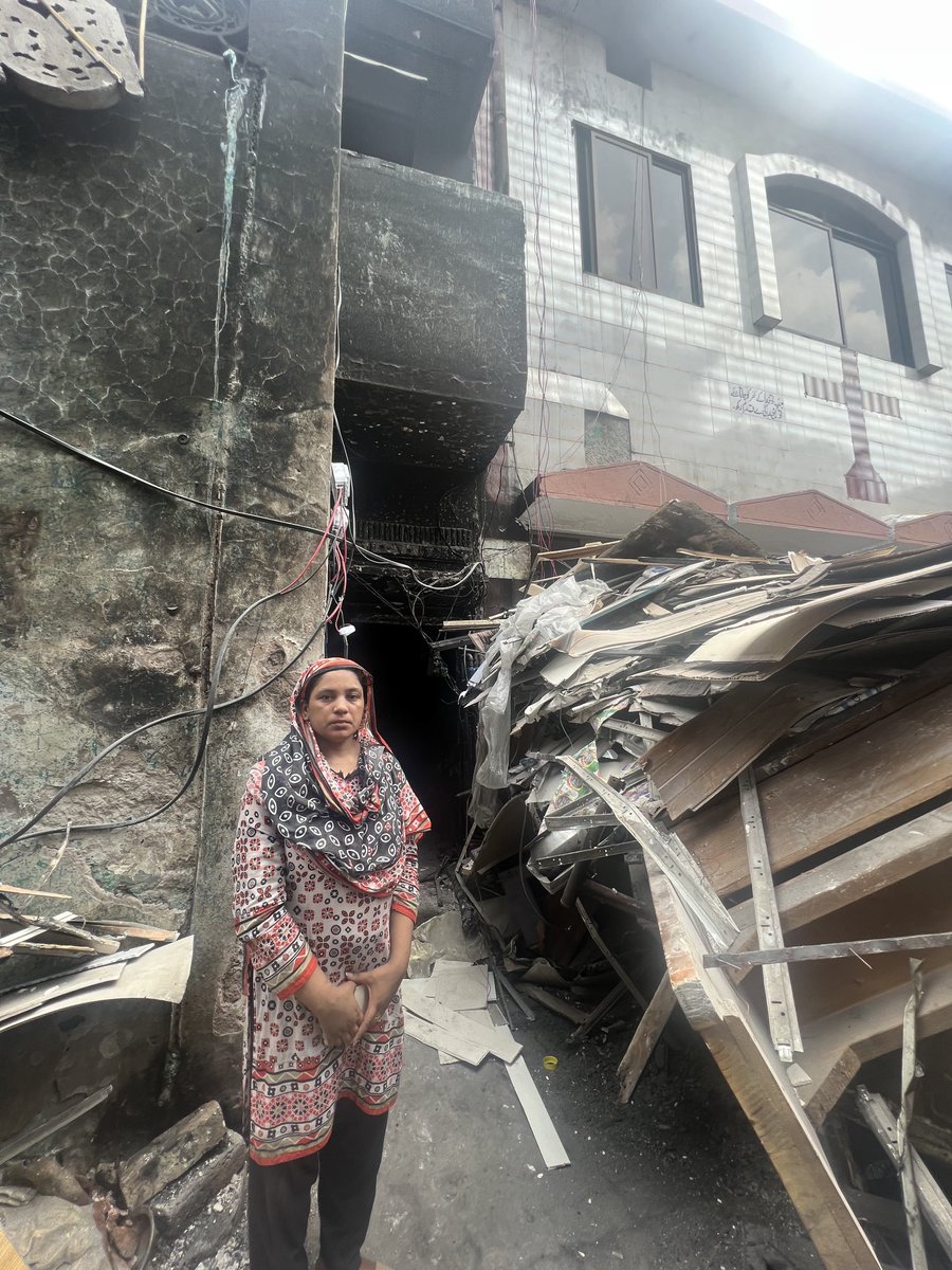 At Christian colony of #Jaranwala Roohi Waqas stands infront of her burnt down house.Her children are fearful as their pet parrots were burnt alive by the mob.Christians demand accountability not just compensation.Watch .⁦<a href="/SpotlightAajtv/">SpotLight AajTv</a>⁩ at 10pm on .⁦@Àaj_Urdu⁩