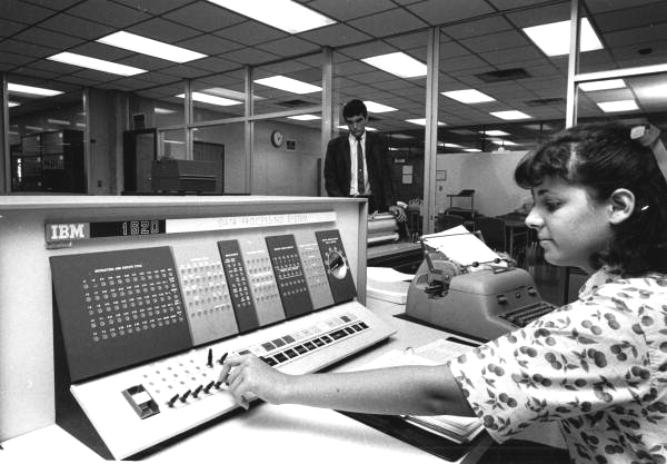 FLMemory's tweet photo. In 1967, IBM announced a large-scale plant in Boca Raton to manufacture its popular System/360 mainframe computer, seen here at Miami Dade College. Systems like this cost nearly $6 million at the time, and provided around 25 cents worth of today's computing power. #FloridaMemory https://t.co/OdEdLsk6sR