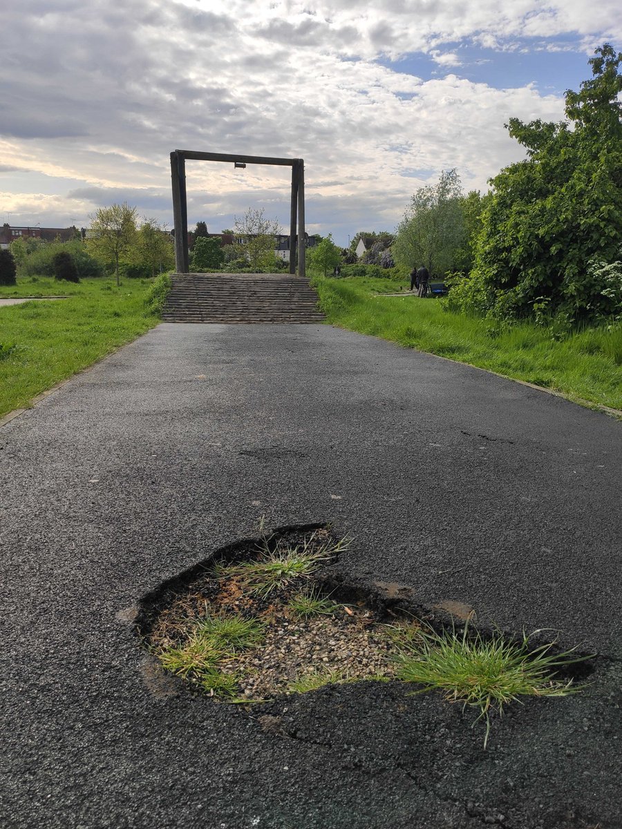londonplay's tweet photo. Sun's out and hopefully you are enjoying London's many wonderful places to play. But if your local play area looks a bit more like this (!) and you want to change that, join us on Saturday 9 September. People for Play: FREE, family-friendly food and fun! https://t.co/latDrxn3le https://t.co/kmkcZqYMYh