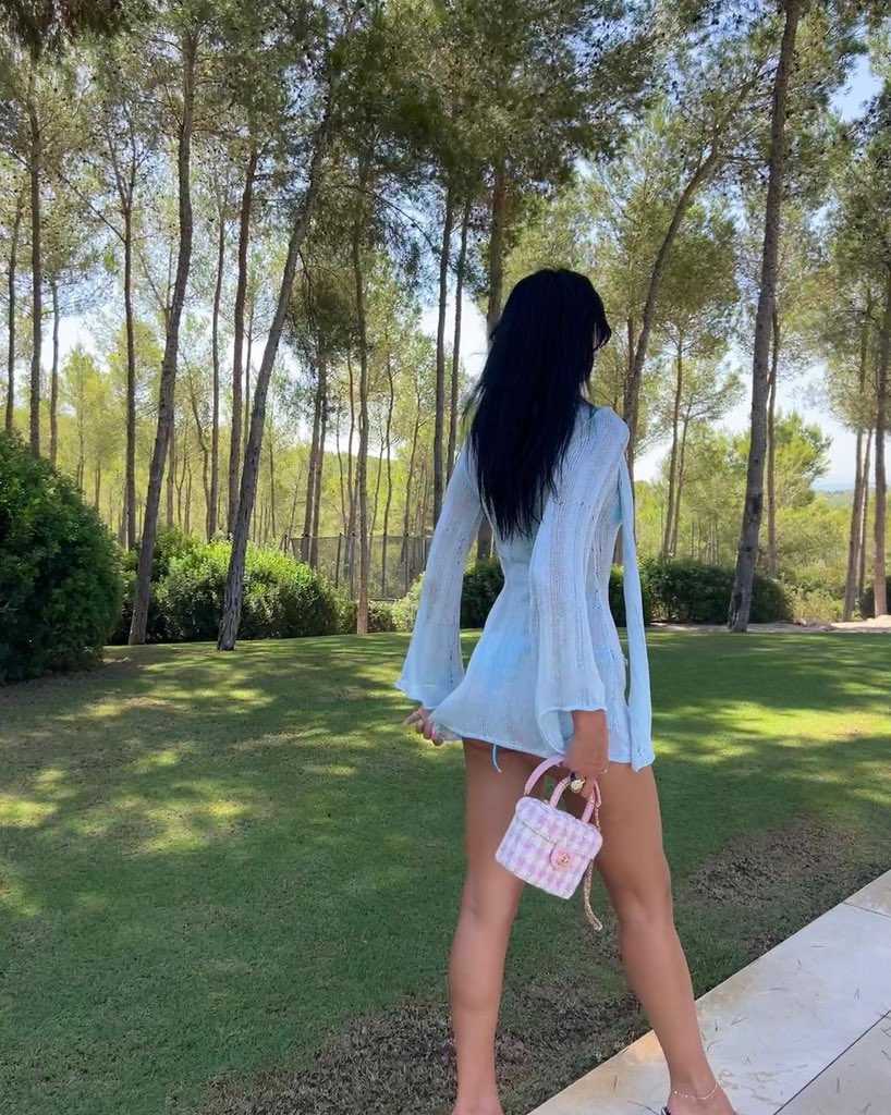 DUALIPA's tweet photo. Ibiza ritual 🐬 https://t.co/JYLj6kRGHu