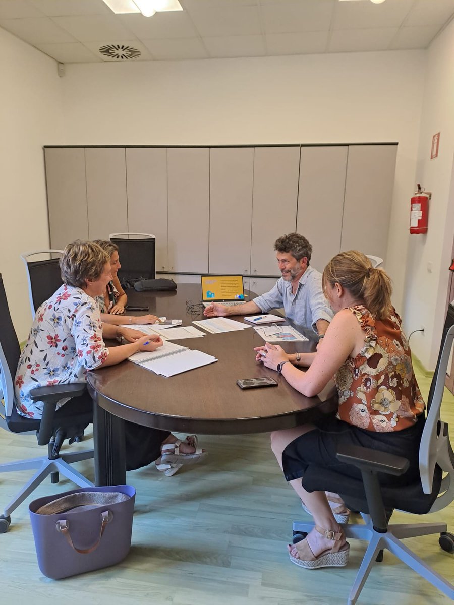 flaviros's tweet photo. Seconda riunione di coordinamento con https://t.co/q7502mOcM7 per la replicabilità del progetto @Sun4All_EU nei loro territori. Si è parlato dell'implementazione del Workplan e l'utilizzo dei materiali messi a disposizione da #CITERA @SapienzaRoma  @Ecoserveis e @ICLEI. https://t.co/5AD1vAwCS8